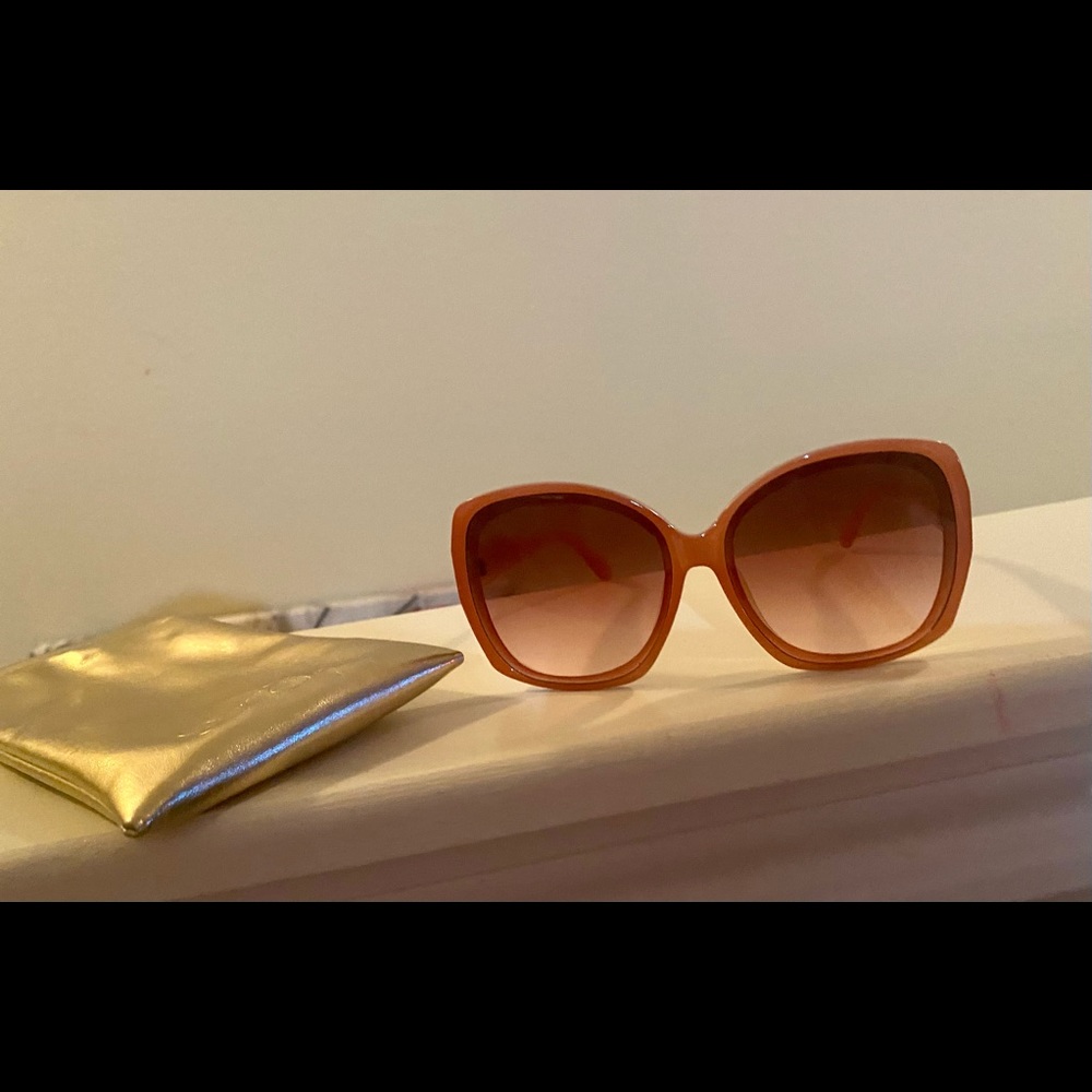 Jessica Simpson 5839 Two Toned Sunglasses with case